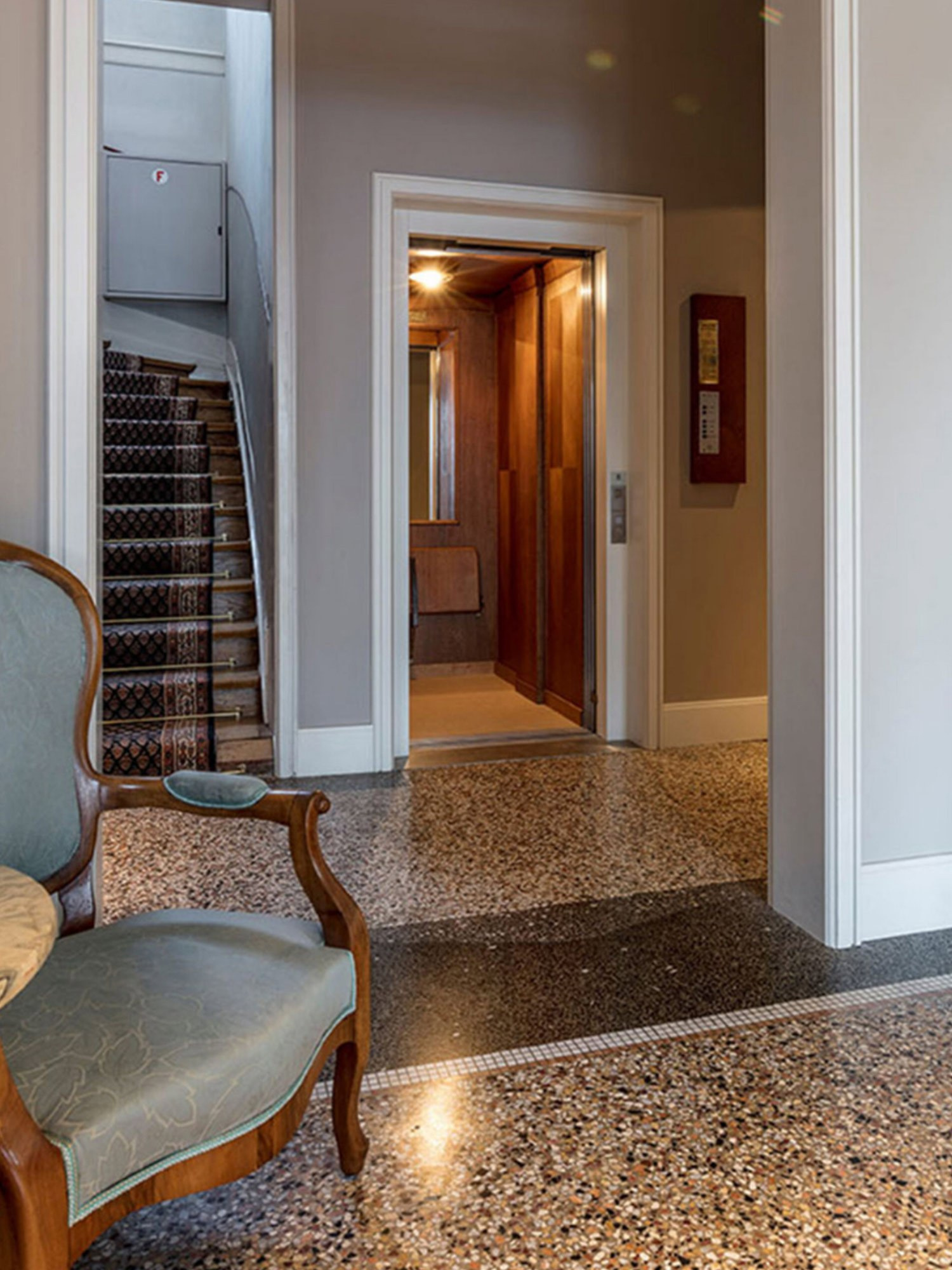 <p>Abgeschlossenes Projekt 2016<br
/>Hotel Terrasse am See, Vitznau</p>