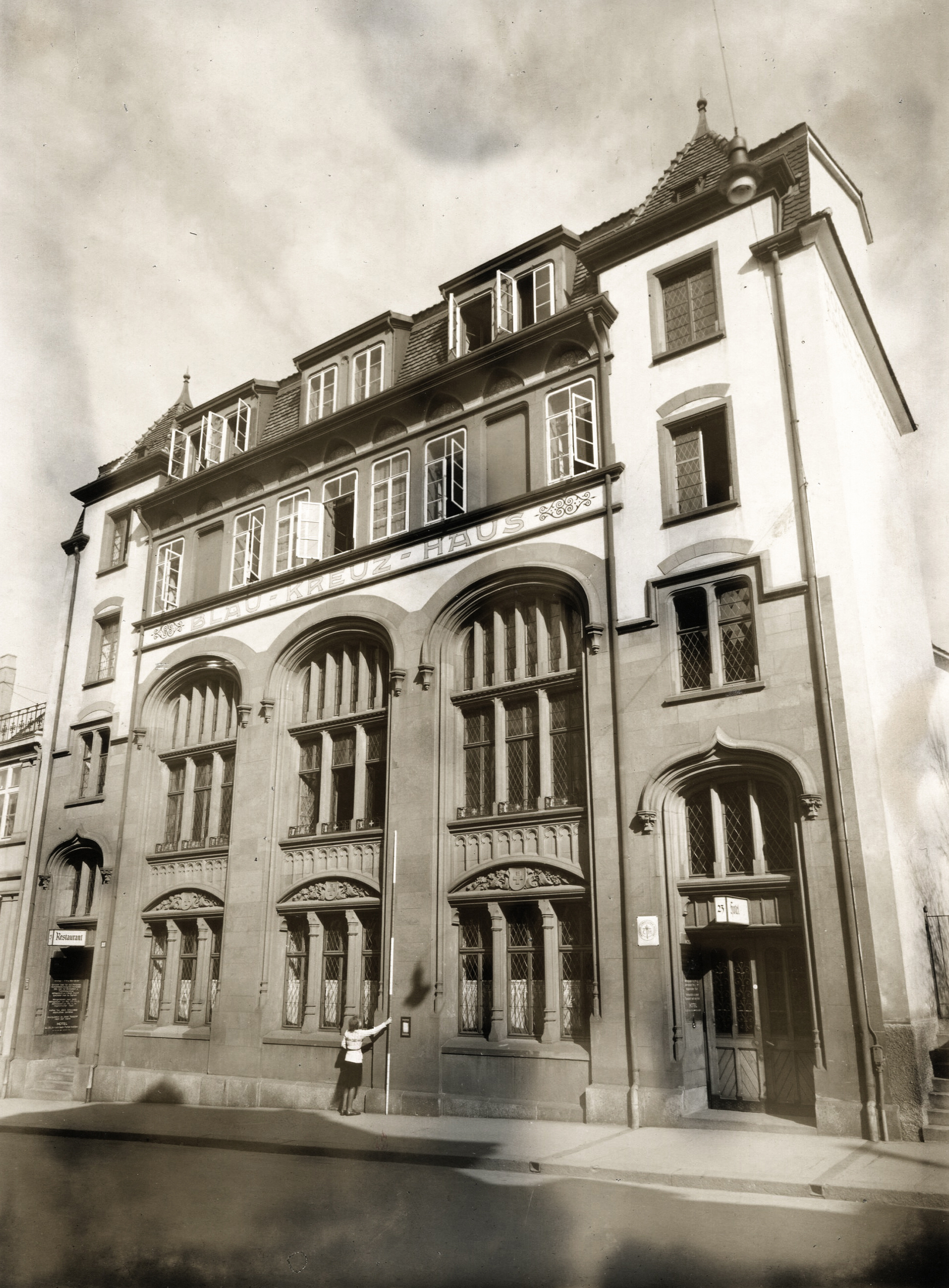<p>Projet d'archivage<br
/>Société suisse de crédit hôtelier (SGH)</p>